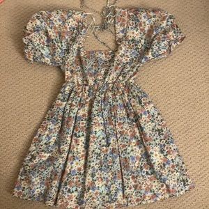 Flower dress. Puffy arms.